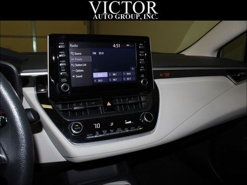Used 2020 Toyota Corolla LE FWD image 21