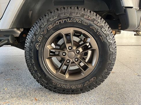 Used 2016 Jeep Wrangler Unlimited Sahara image 28