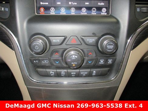 Used 2020 Jeep Grand Cherokee Laredo image 27