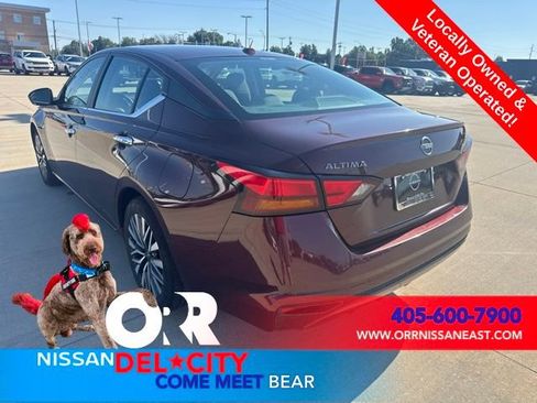 Used 2025 Nissan Altima 2.5 SV FWD image 3
