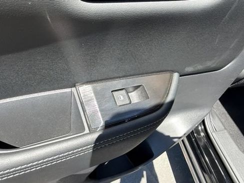 Used 2025 Nissan Rogue SV AWD/4WD image 15