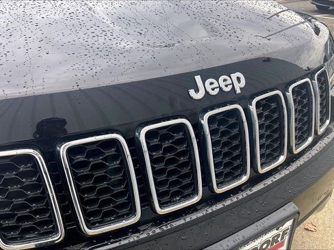 Used 2022 Jeep Grand Cherokee Limited w/ Trailer Tow Group IV image 35