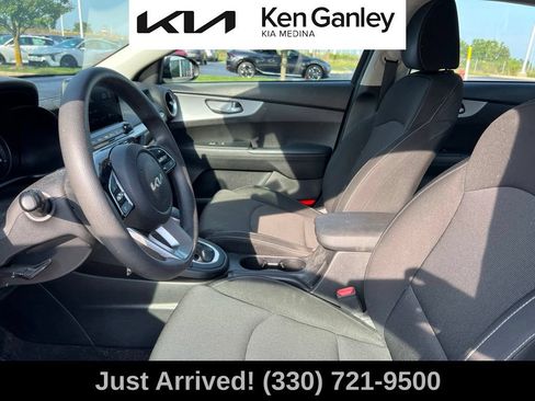 Certified 2022 Kia Forte LXS FWD image 11