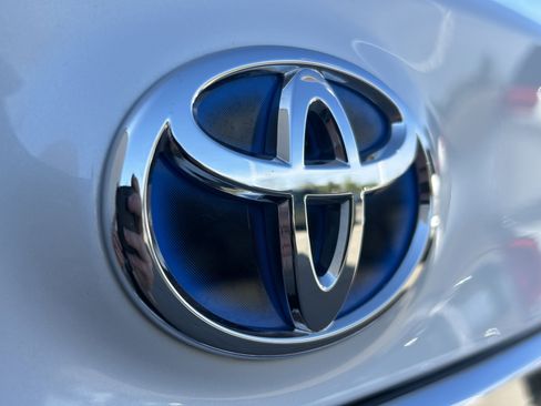 Used 2016 Toyota Avalon Limited w/ Toyota Safety Sense Package FWD image 7