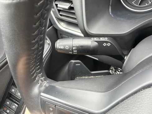 Used 2025 Nissan Rogue SV AWD/4WD image 35