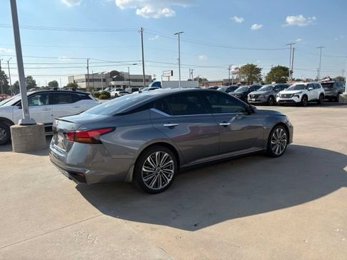 Used 2023 Nissan Altima 2.5 SL FWD image 3