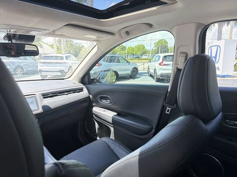 Used 2022 Honda HR-V EX-L image 11