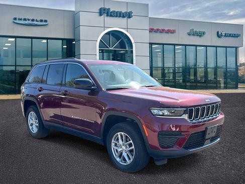 Used 2025 Jeep Grand Cherokee Laredo X w/ Luxury Tech Group I AWD/4WD image 1