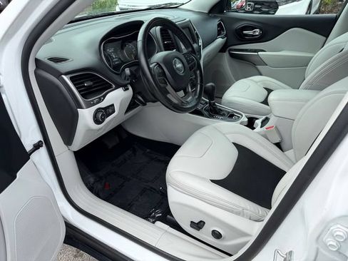 Used 2021 Jeep Cherokee Latitude Plus FWD image 13