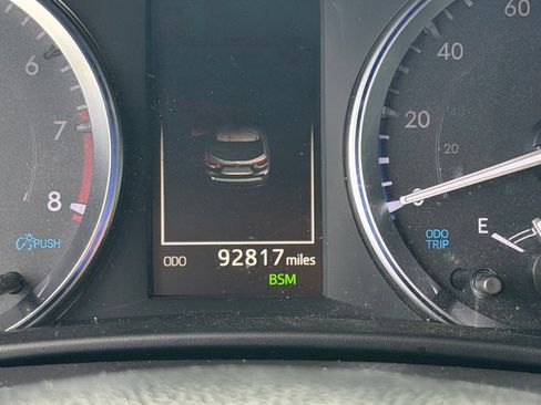 Used 2019 Toyota Highlander XLE AWD/4WD image 20