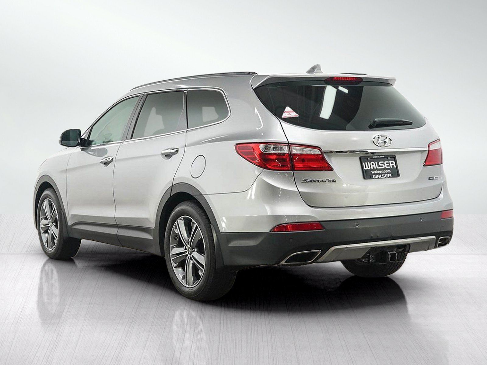 Used 2016 Hyundai Santa Fe SE w/ Option Group 03 AWD/4WD image 3