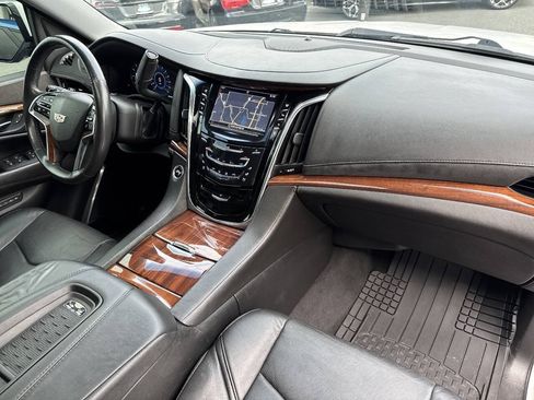 Used 2016 Cadillac Escalade Premium AWD/4WD image 17