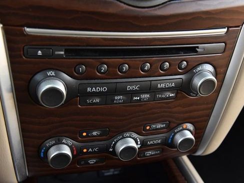 Used 2018 Nissan Pathfinder Platinum FWD image 19
