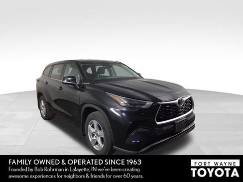 Used 2023 Toyota Highlander L AWD/4WD image 4
