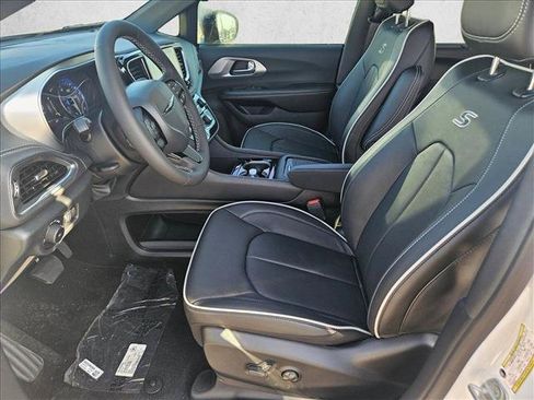 New 2026 Chrysler Pacifica Limited w/ S Appearance Package FWD image 15