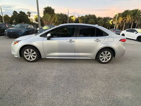 Used 2023 Toyota Corolla LE FWD image 3