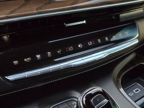 Used 2023 Cadillac Escalade ESV Sport Platinum w/ LPO, ONYX Package AWD/4WD image 21