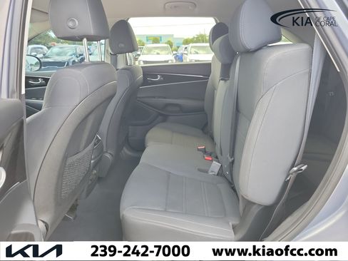 Used 2020 Kia Sorento S FWD image 12