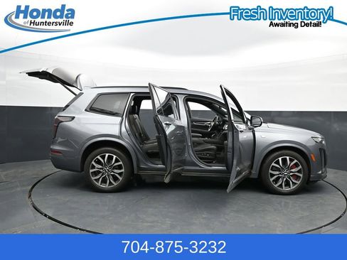Used 2022 Cadillac XT6 Sport w/ Technology Package AWD/4WD image 31