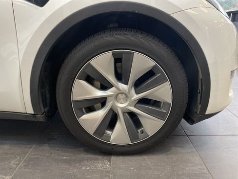Used 2023 Tesla Model Y Long Range AWD/4WD image 12
