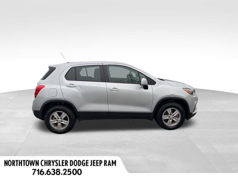 Used 2021 Chevrolet Trax LS image 2