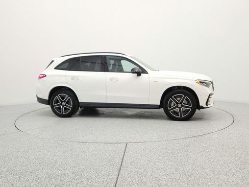 Used 2025 Mercedes-Benz GLC 350e 4MATIC image 4