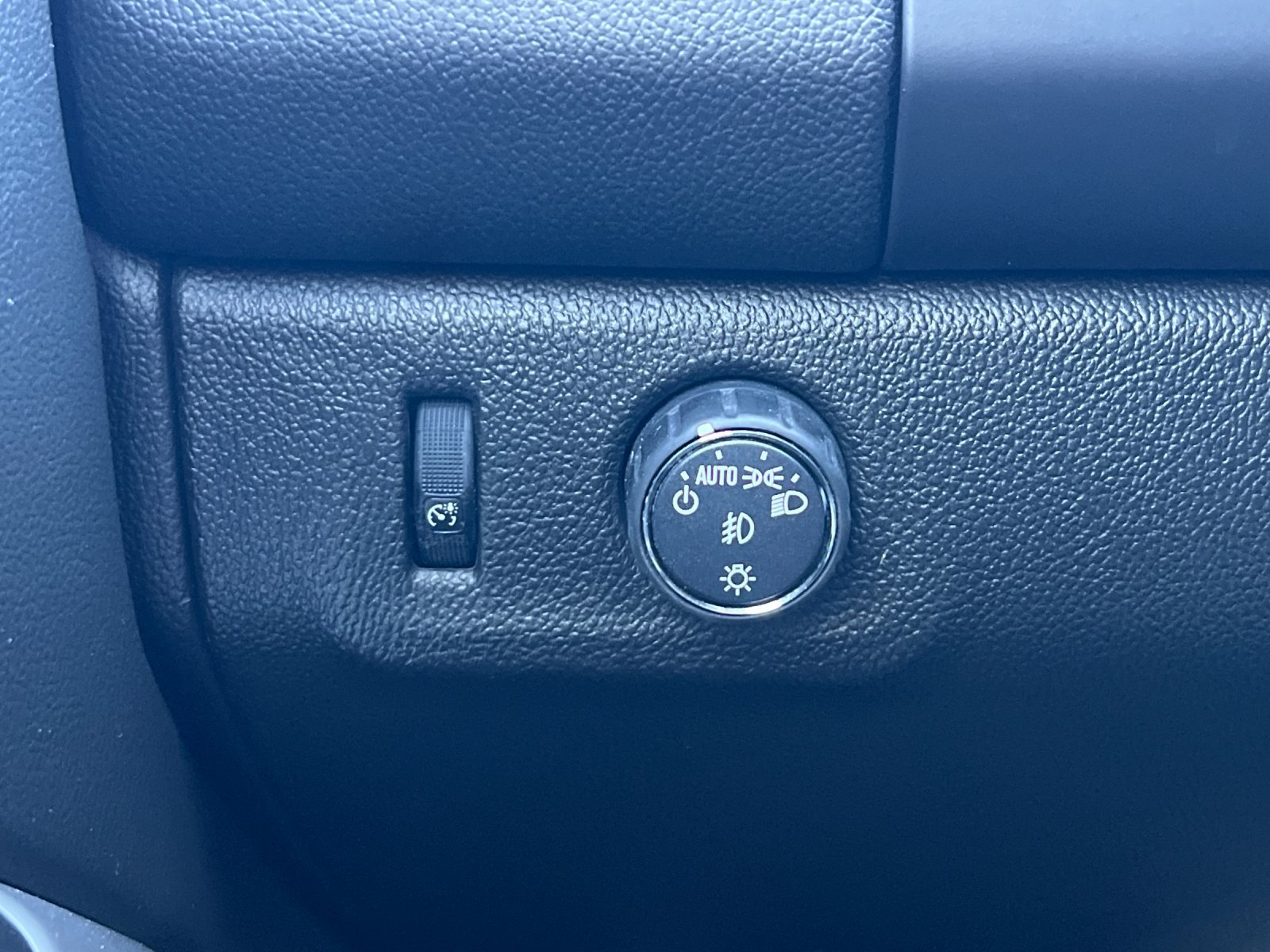 Used 2021 Chevrolet Colorado LT w/ Safety Package RWD image 26