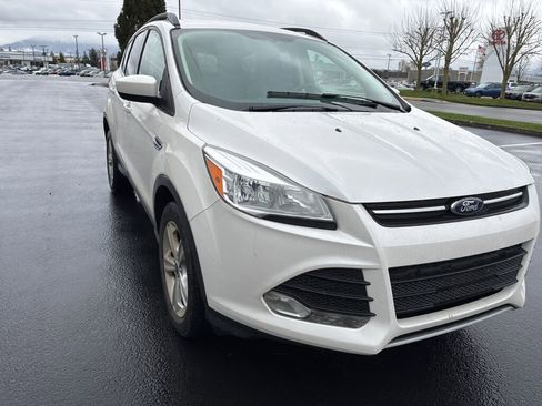 Used 2014 Ford Escape SE w/ Equipment Group 201A image 2