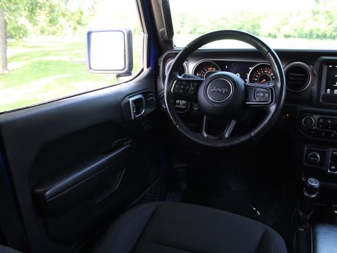 Used 2018 Jeep Wrangler Sport AWD/4WD image 9