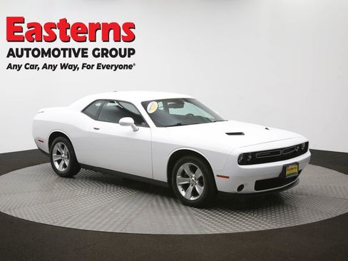 Used 2022 Dodge Challenger SXT image 46