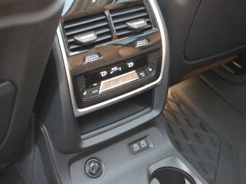 Used 2022 BMW X7 xDrive40i w/ Premium Package AWD/4WD image 26