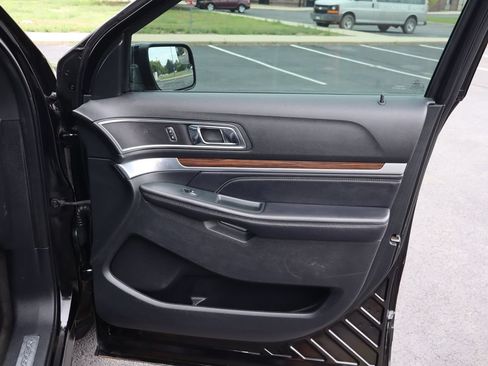 Used 2018 Ford Explorer Limited AWD/4WD image 28