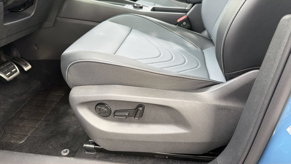 New 2026 Volkswagen Tiguan SE R-Line FWD image 16