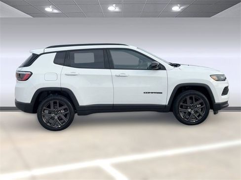 New 2026 Jeep Compass Latitude image 8