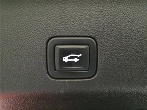 Used 2022 Chevrolet Suburban RST w/ Luxury Package image 14