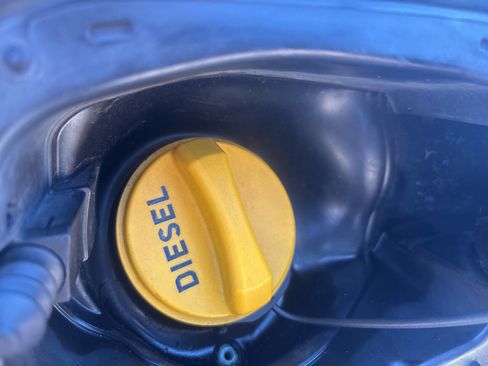 Used 2017 Land Rover Range Rover HSE image 23