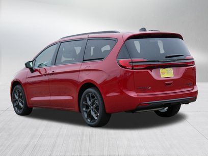 New 2026 Chrysler Pacifica Limited w/ S Appearance Package