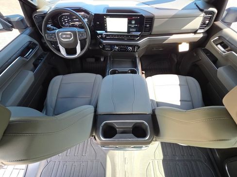 Used 2025 GMC Sierra 2500 SLT w/ SLT Convenience Package AWD/4WD image 4