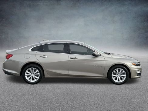 Used 2024 Chevrolet Malibu LT image 2