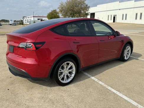 Used 2021 Tesla Model Y Long Range image 5