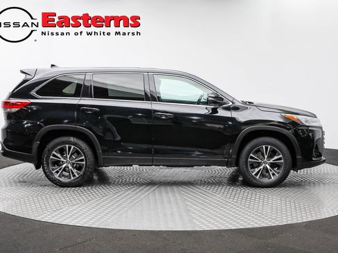 Used 2017 Toyota Highlander Plus image 5