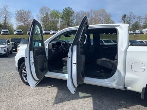 Used 2022 Chevrolet Silverado 1500 LT AWD/4WD image 17
