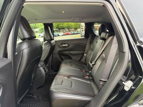 Used 2022 Jeep Cherokee Trailhawk w/ Premium Leather Package AWD/4WD image 27