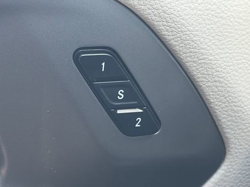 Used 2023 Chrysler Pacifica Touring-L FWD image 51