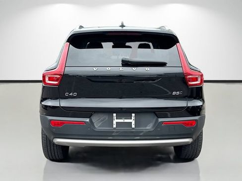 Used 2023 Volvo XC40 B5 Plus AWD/4WD image 4