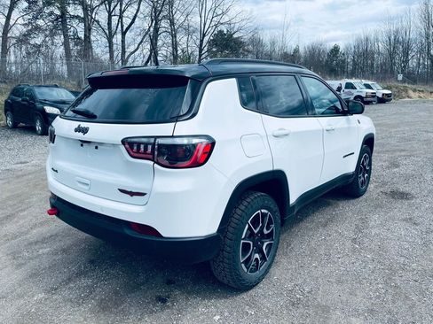 Used 2025 Jeep Compass Trailhawk image 6