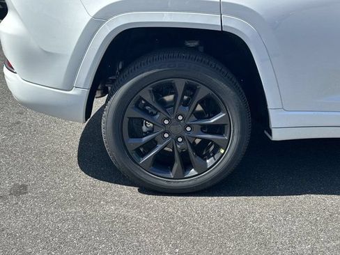 New 2026 Jeep Grand Cherokee Limited AWD/4WD image 19