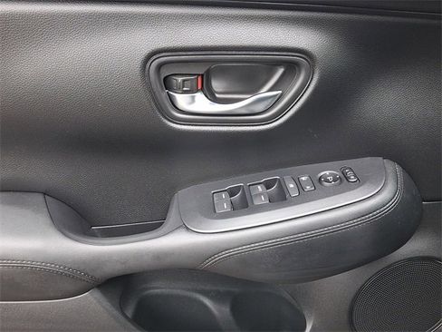 Used 2023 Honda HR-V LX image 13