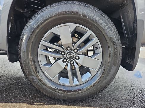Used 2025 Nissan Frontier SV image 31