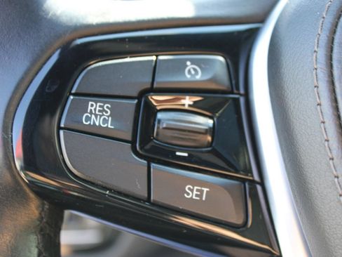Used 2019 BMW 530e w/ Premium Package RWD image 25